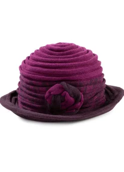 Eleganter Damen-Hut mit dekorativer Blume Mützen & Hüte