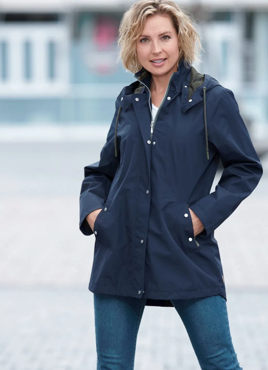 Damen Mona Funktionsjacken<Funktionsjacke mit kleinem Regenschild an der abnehmbaren Kapuze