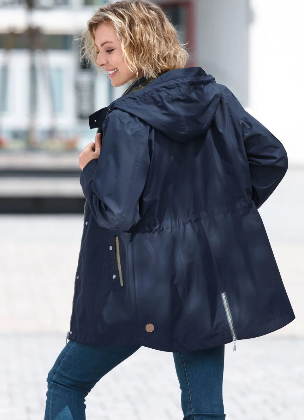 Damen Mona Funktionsjacken<Funktionsjacke mit kleinem Regenschild an der abnehmbaren Kapuze