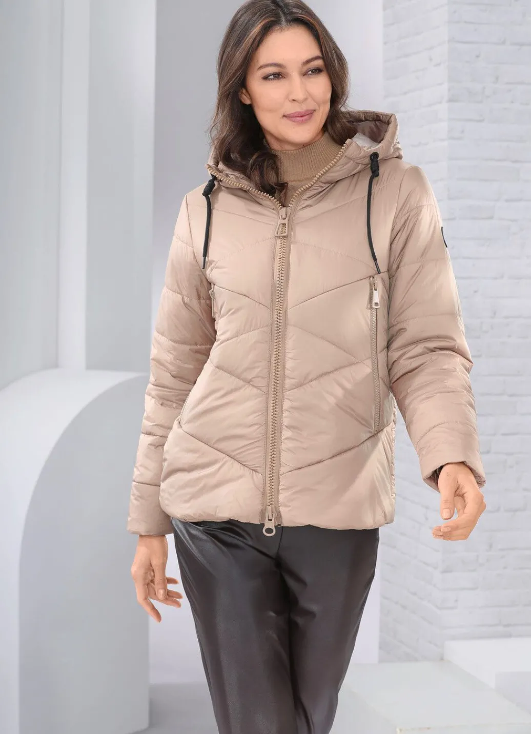 Damen Mona Winterjacken<Jacke mit fester Kapuze