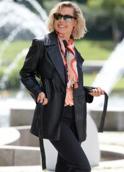 Damen Mona Lederimitatjacken<Jacke mit Gürtel aus Nappaleder-Imitat