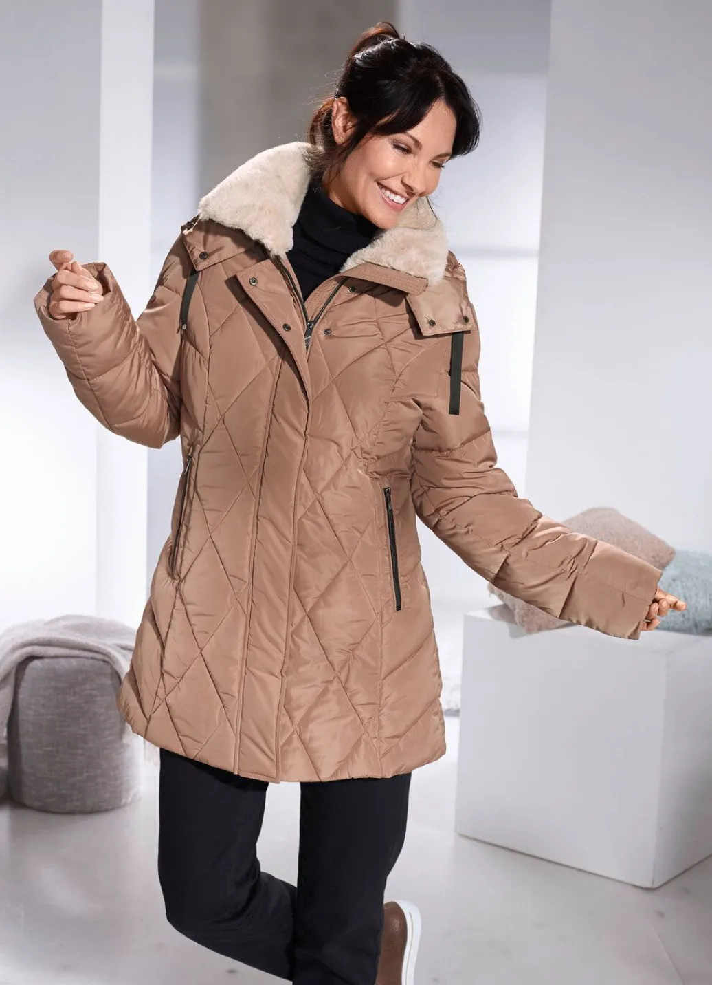 Damen Mona Winterjacken<Jacke mit Kunstpelz-Besatz am Kragen