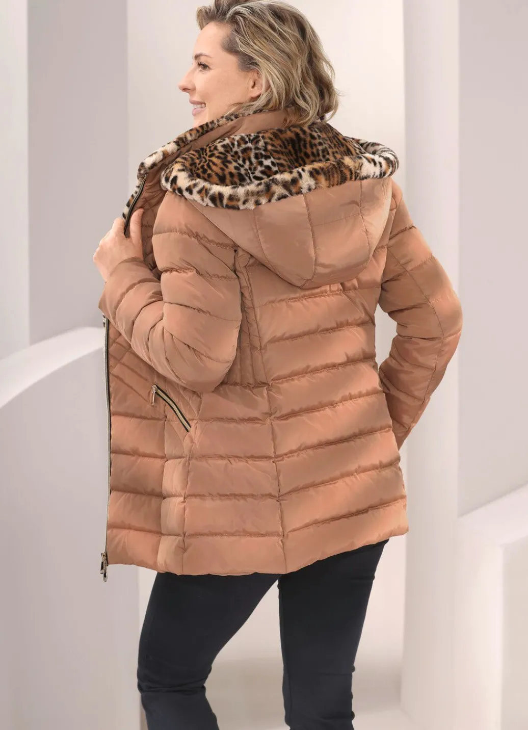 Damen Mona Winterjacken<Jacke mit Kunstpelz-Innenausstattung in der Kapuze