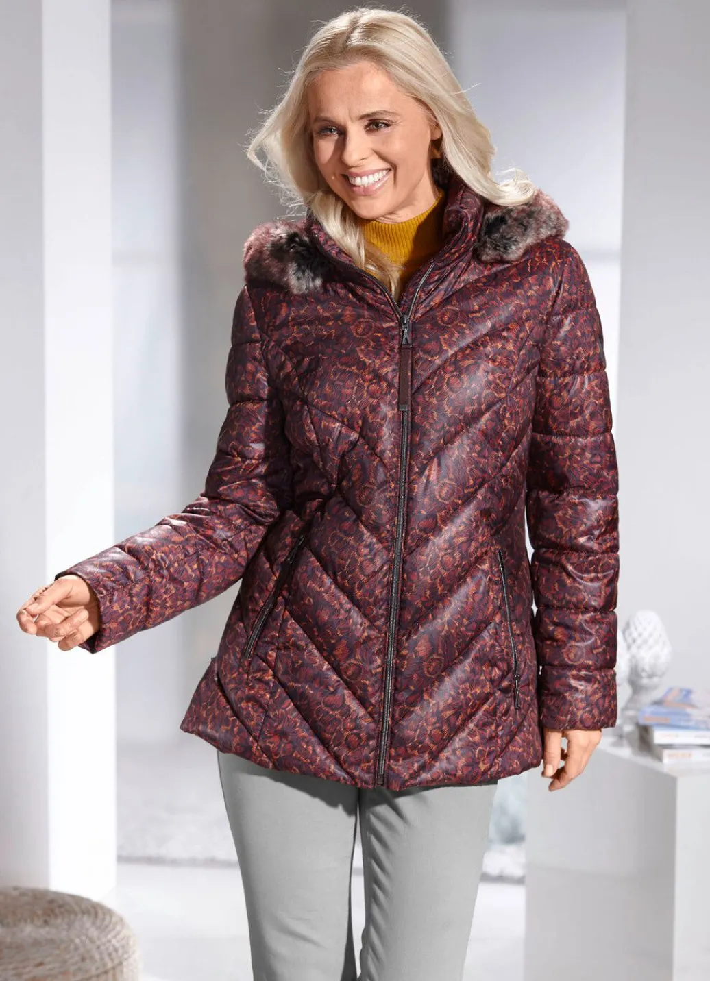 Damen Mona Winterjacken<Jacke mit Kunstpelz-Innenausstattung in der Kapuze