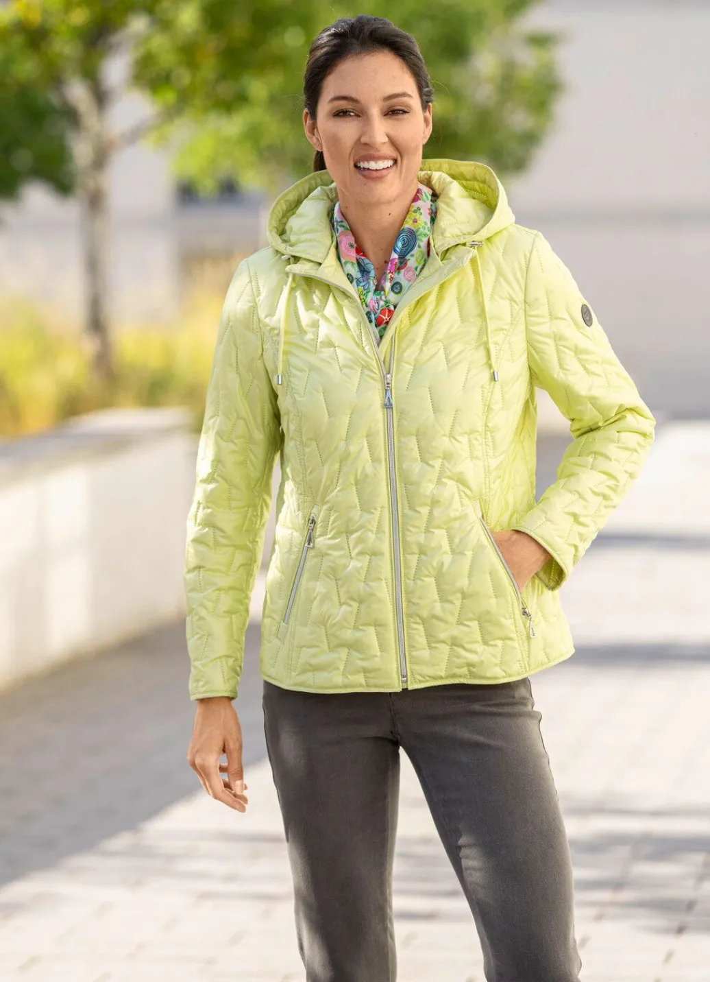 Damen Mona Übergangsjacken<Jacke mit trendgenauem Laserstepp