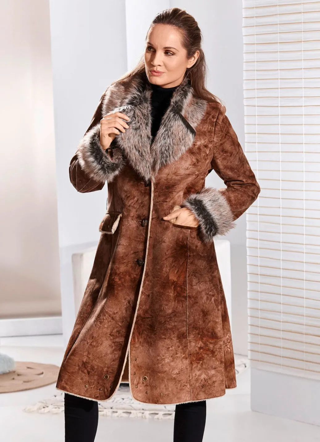 Damen Mona Wintermäntel|Winterjacken<Mantel aus Velourleder-Imitat in Antik-Optik
