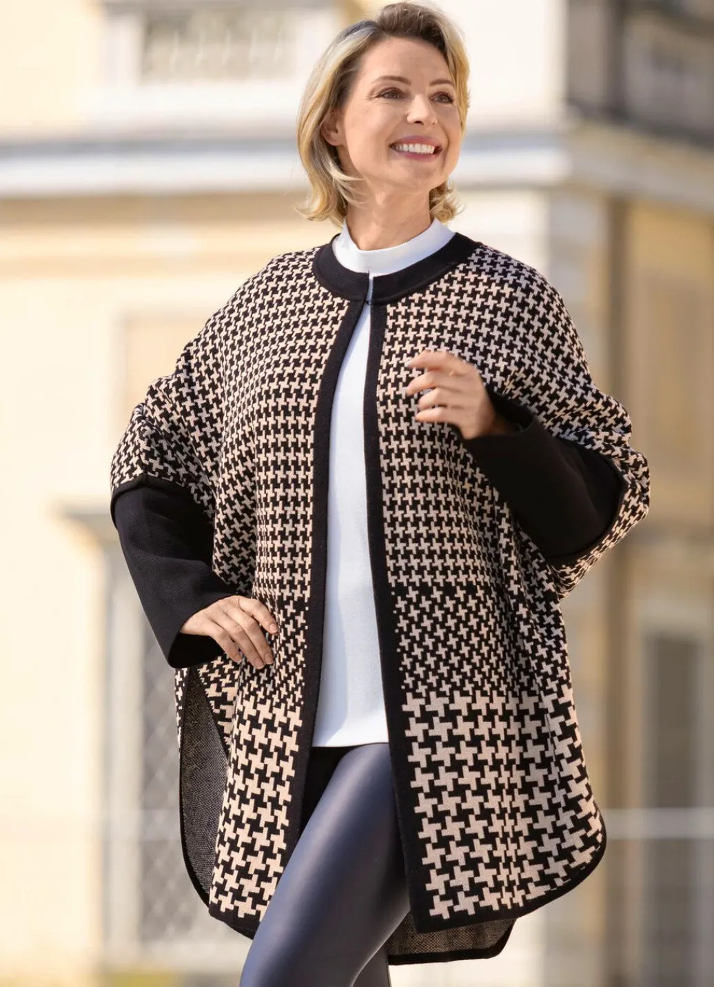 Hot Poncho in offener Form Damen Strickjacken