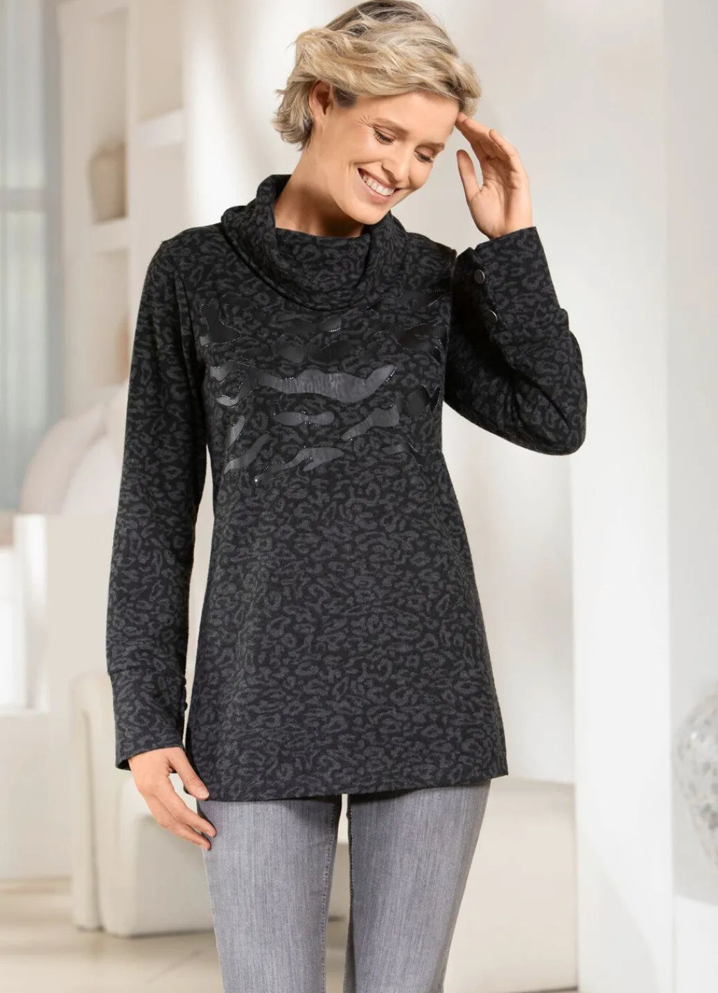 Outlet Rollkragenshirt mit Kontrastdruck Damen Langarm