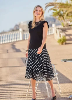 Damen Mona Kurzarm<Shirt mit Volantabschlüssen