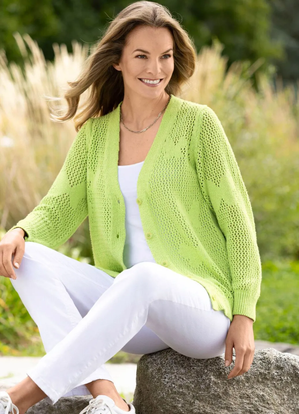 Outlet Strickjacke mit Schmetterling-Dessin Damen Strickjacken|Basics